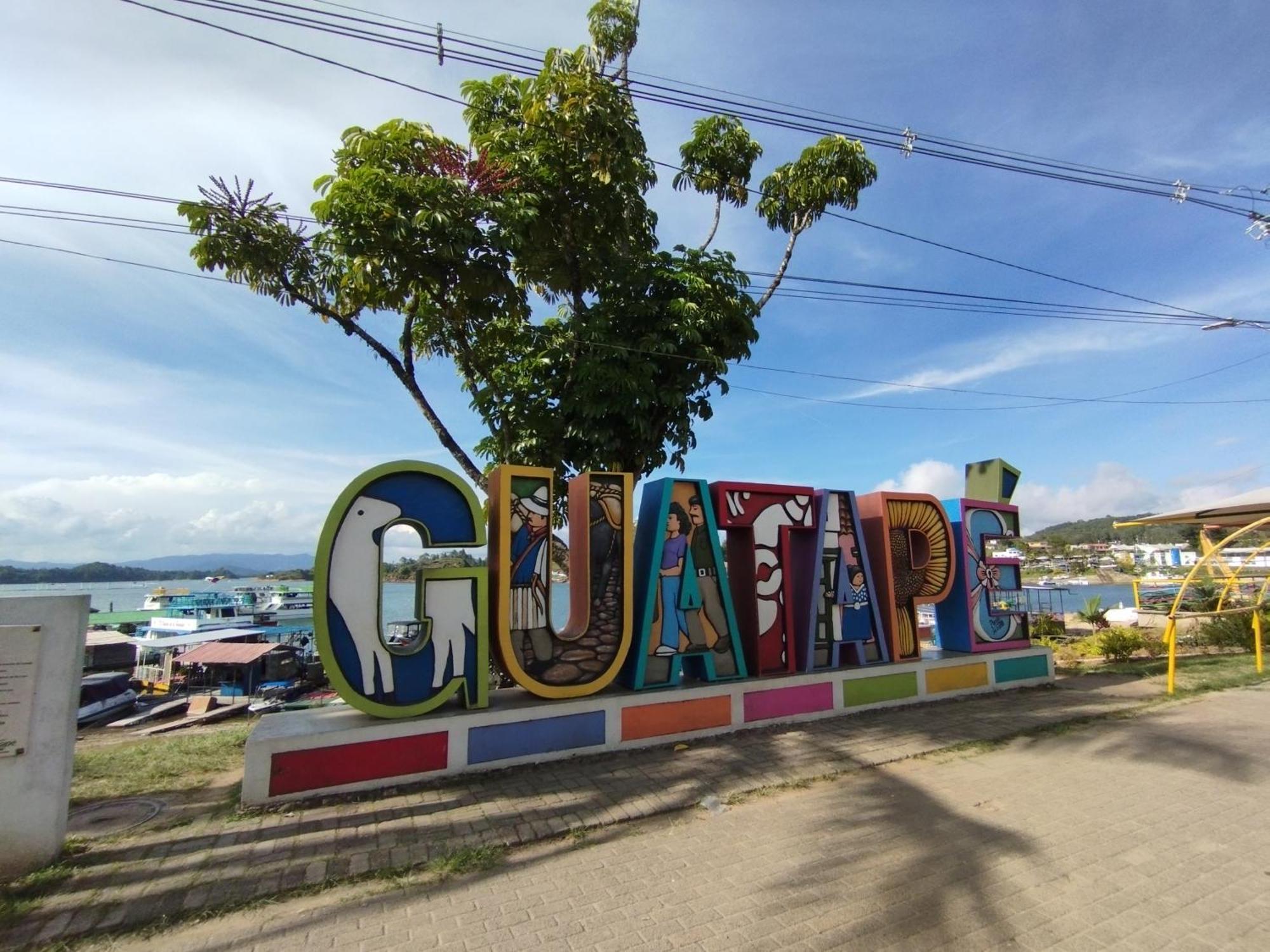 Aptos Plaza Principal, Con Y Sin Vista Al Embalse, Frente Autobus, A 8 Minutos De La Piedra Del Penol, Todo Cerca!!! Guatapé Kültér fotó